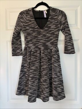 Alya Black and White Textured Fit & Flare Dress (S)